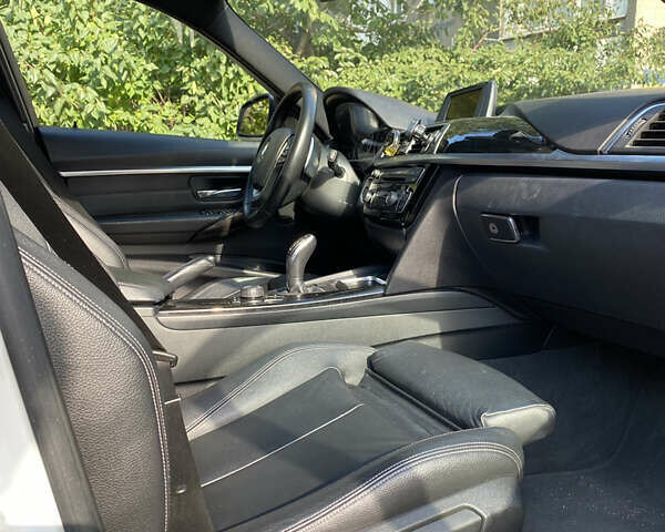 Белый БМВ 3 Серия, объемом двигателя 2 л и пробегом 96 тыс. км за 15950 $, фото 10 на Automoto.ua