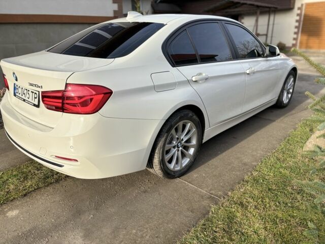 Белый БМВ 3 Серия, объемом двигателя 2 л и пробегом 122 тыс. км за 20500 $, фото 5 на Automoto.ua