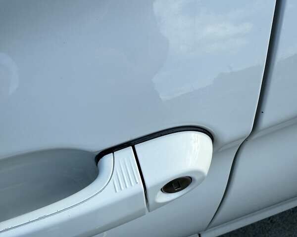 Білий БМВ 3 Серія, об'ємом двигуна 2 л та пробігом 136 тис. км за 18500 $, фото 11 на Automoto.ua