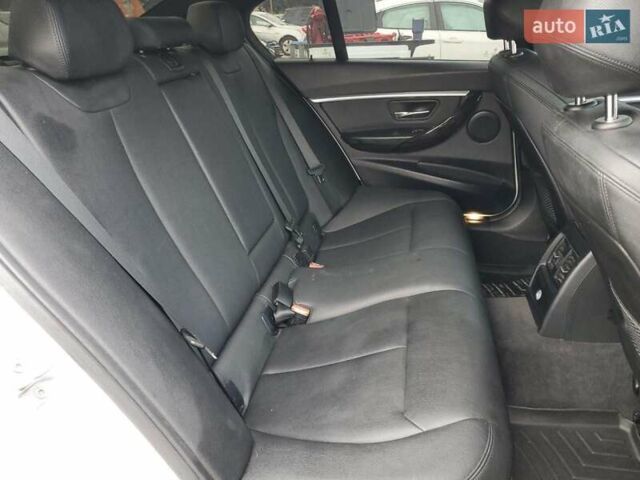 БМВ 3 Серия 2016 в Киеве на Automoto.ua Белый БМВ 3 Серия, объемом двигателя 2 л и пробегом 192 тыс. км за 3300 $, фото 9 на Automoto.ua