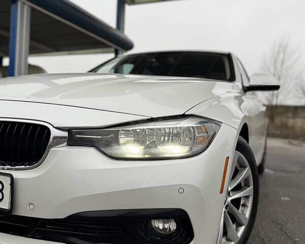 Білий БМВ 3 Серія, об'ємом двигуна 2 л та пробігом 190 тис. км за 13300 $, фото 19 на Automoto.ua