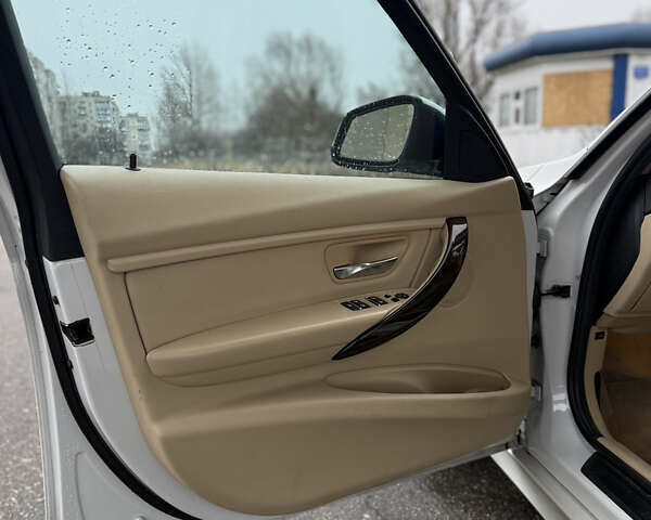 Білий БМВ 3 Серія, об'ємом двигуна 2 л та пробігом 190 тис. км за 13300 $, фото 8 на Automoto.ua