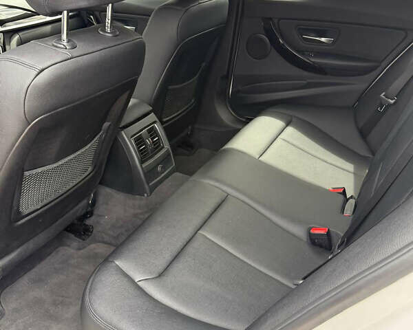 Белый БМВ 3 Серия, объемом двигателя 2 л и пробегом 163 тыс. км за 19500 $, фото 12 на Automoto.ua