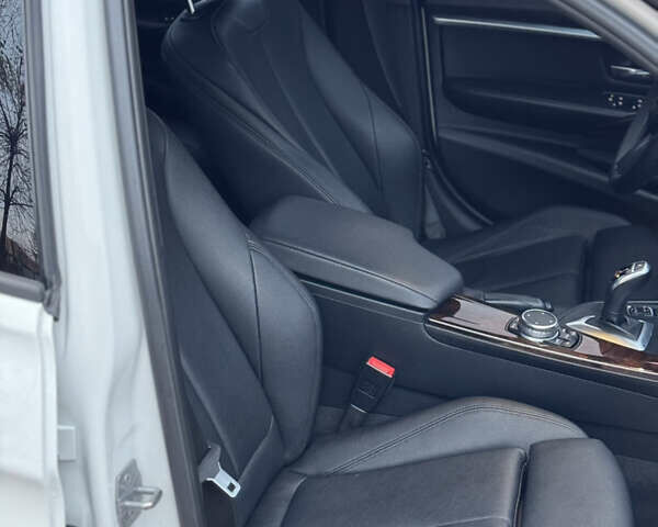 Білий БМВ 3 Серія, об'ємом двигуна 2 л та пробігом 149 тис. км за 16300 $, фото 14 на Automoto.ua