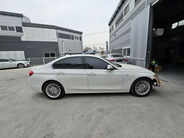 Білий БМВ 3 Серія, об'ємом двигуна 2 л та пробігом 72 тис. км за 12900 $, фото 6 на Automoto.ua