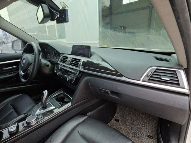 Білий БМВ 3 Серія, об'ємом двигуна 2 л та пробігом 72 тис. км за 12900 $, фото 15 на Automoto.ua