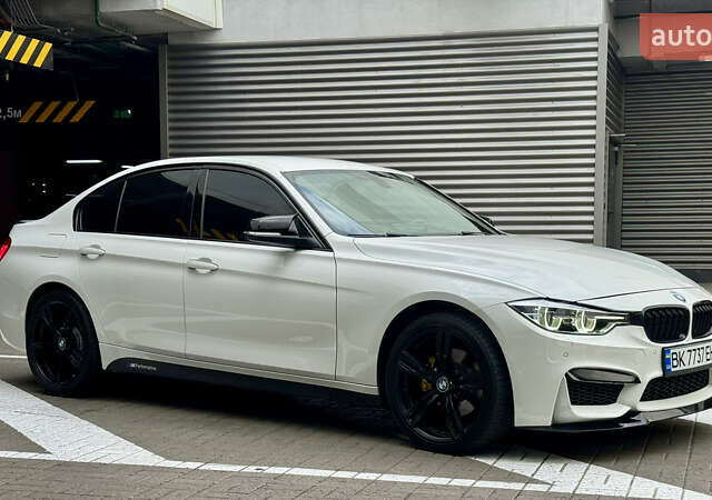 Белый БМВ 3 Серия, объемом двигателя 2 л и пробегом 155 тыс. км за 17000 $, фото 3 на Automoto.ua