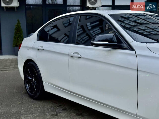 Белый БМВ 3 Серия, объемом двигателя 2 л и пробегом 175 тыс. км за 16900 $, фото 6 на Automoto.ua