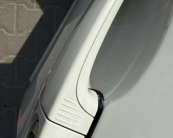 Белый БМВ 3 Серия, объемом двигателя 2 л и пробегом 132 тыс. км за 18500 $, фото 25 на Automoto.ua