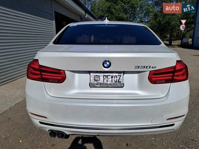 Белый БМВ 3 Серия, объемом двигателя 2 л и пробегом 58 тыс. км за 22000 $, фото 5 на Automoto.ua
