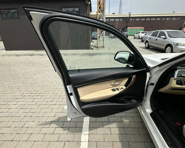 Білий БМВ 3 Серія, об'ємом двигуна 2 л та пробігом 158 тис. км за 16000 $, фото 5 на Automoto.ua