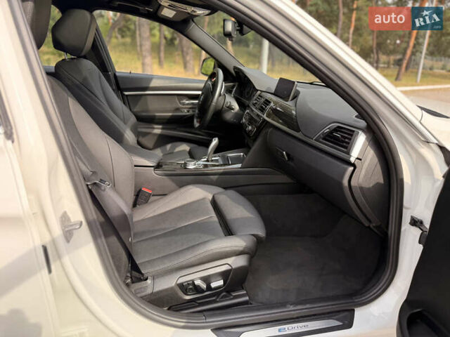 Білий БМВ 3 Серія, об'ємом двигуна 2 л та пробігом 79 тис. км за 19300 $, фото 21 на Automoto.ua