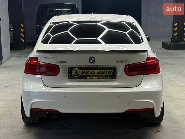 Белый БМВ 3 Серия, объемом двигателя 2 л и пробегом 138 тыс. км за 17600 $, фото 4 на Automoto.ua