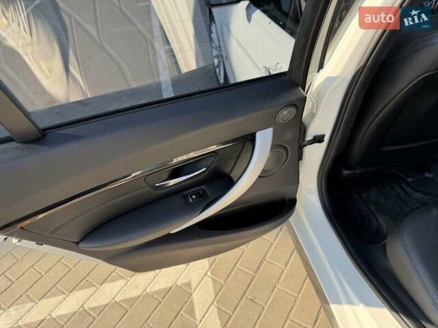 Белый БМВ 3 Серия, объемом двигателя 2 л и пробегом 121 тыс. км за 23000 $, фото 23 на Automoto.ua