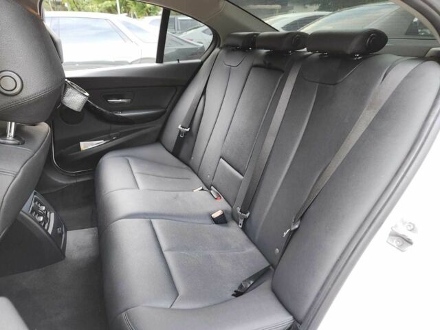 Белый БМВ 3 Серия, объемом двигателя 2 л и пробегом 75 тыс. км за 11000 $, фото 3 на Automoto.ua