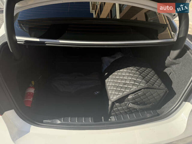 Белый БМВ 3 Серия, объемом двигателя 2 л и пробегом 115 тыс. км за 20000 $, фото 12 на Automoto.ua