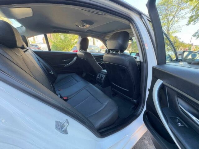 Белый БМВ 3 Серия, объемом двигателя 2 л и пробегом 52 тыс. км за 9900 $, фото 7 на Automoto.ua