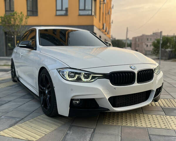 Белый БМВ 3 Серия, объемом двигателя 3 л и пробегом 108 тыс. км за 30000 $, фото 1 на Automoto.ua