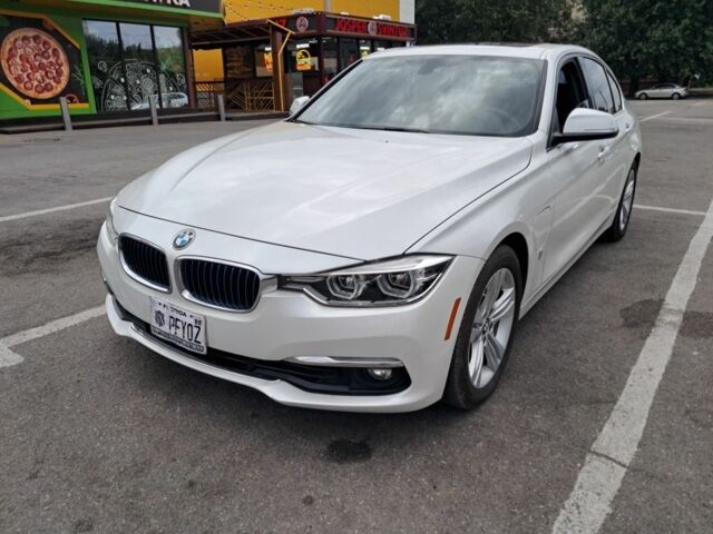 Белый БМВ 3 Серия, объемом двигателя 2 л и пробегом 57 тыс. км за 22000 $, фото 2 на Automoto.ua