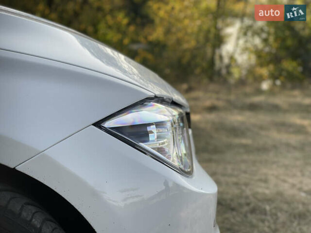 Білий БМВ 3 Серія, об'ємом двигуна 2 л та пробігом 170 тис. км за 14000 $, фото 39 на Automoto.ua