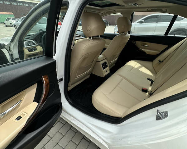 Білий БМВ 3 Серія, об'ємом двигуна 2 л та пробігом 158 тис. км за 16000 $, фото 7 на Automoto.ua