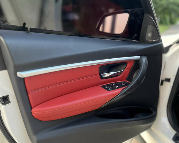 Белый БМВ 3 Серия, объемом двигателя 3 л и пробегом 108 тыс. км за 30000 $, фото 17 на Automoto.ua