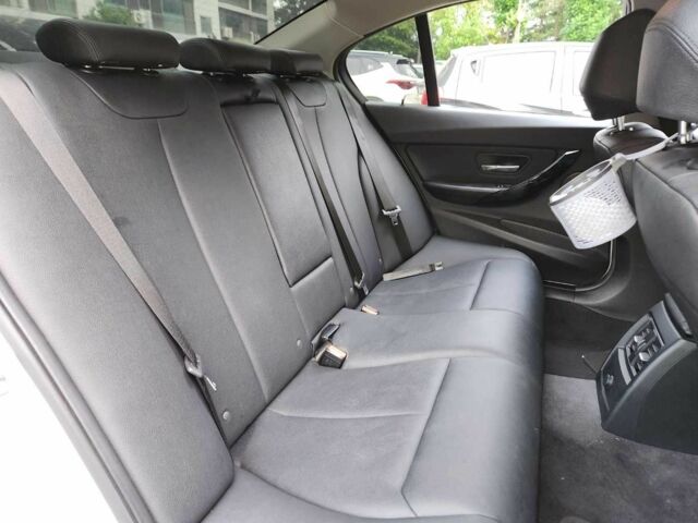 Белый БМВ 3 Серия, объемом двигателя 2 л и пробегом 75 тыс. км за 11000 $, фото 4 на Automoto.ua