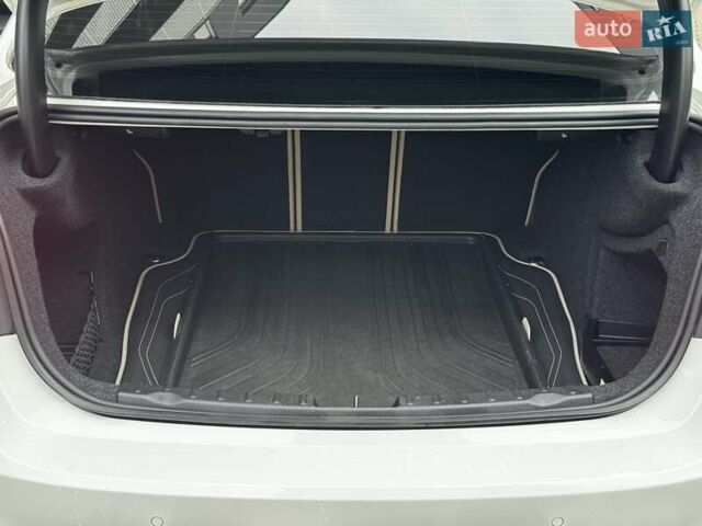 Білий БМВ 3 Серія, об'ємом двигуна 2 л та пробігом 90 тис. км за 17950 $, фото 47 на Automoto.ua