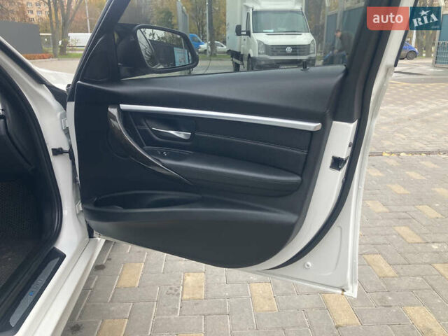 Белый БМВ 3 Серия, объемом двигателя 2 л и пробегом 188 тыс. км за 17000 $, фото 28 на Automoto.ua