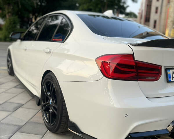 Белый БМВ 3 Серия, объемом двигателя 3 л и пробегом 108 тыс. км за 30000 $, фото 5 на Automoto.ua