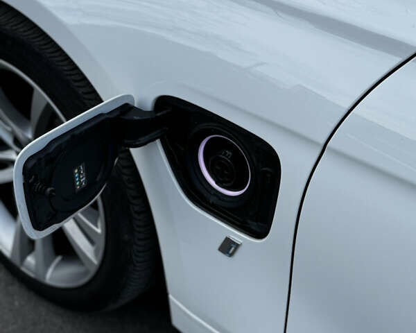 Білий БМВ 3 Серія, об'ємом двигуна 2 л та пробігом 99 тис. км за 17800 $, фото 6 на Automoto.ua