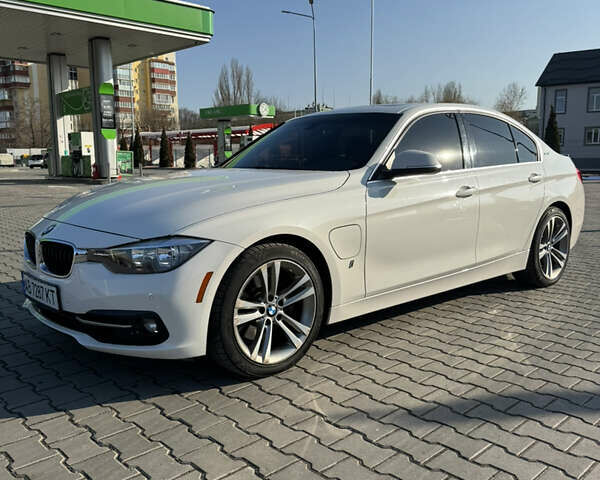 Белый БМВ 3 Серия, объемом двигателя 2 л и пробегом 192 тыс. км за 16800 $, фото 1 на Automoto.ua