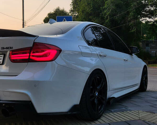 Белый БМВ 3 Серия, объемом двигателя 3 л и пробегом 108 тыс. км за 30000 $, фото 10 на Automoto.ua