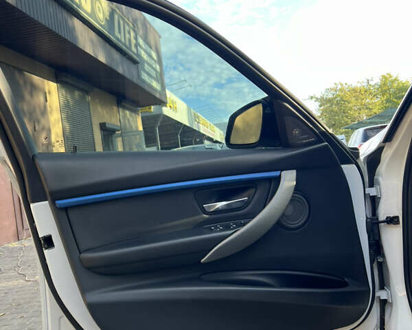 Белый БМВ 3 Серия, объемом двигателя 3 л и пробегом 92 тыс. км за 25500 $, фото 22 на Automoto.ua