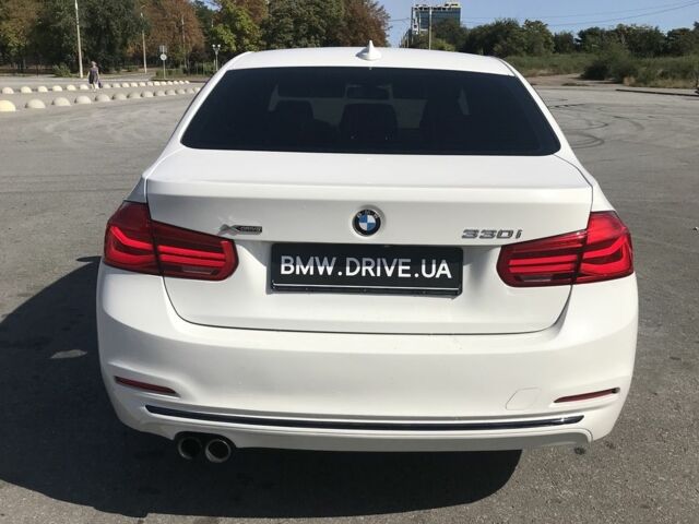 Белый БМВ 3 Серия, объемом двигателя 2 л и пробегом 131 тыс. км за 19100 $, фото 6 на Automoto.ua