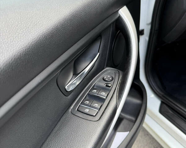 Білий БМВ 3 Серія, об'ємом двигуна 2 л та пробігом 84 тис. км за 17000 $, фото 22 на Automoto.ua