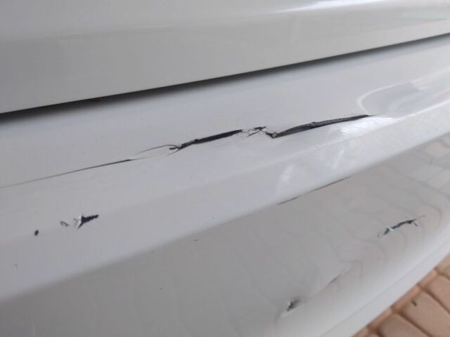 Белый БМВ 3 Серия, объемом двигателя 2 л и пробегом 144 тыс. км за 18200 $, фото 8 на Automoto.ua