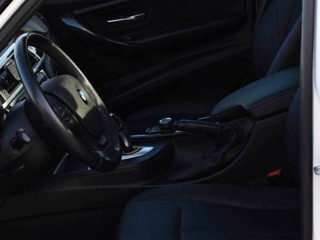 Белый БМВ 3 Серия, объемом двигателя 2 л и пробегом 87 тыс. км за 16290 $, фото 8 на Automoto.ua