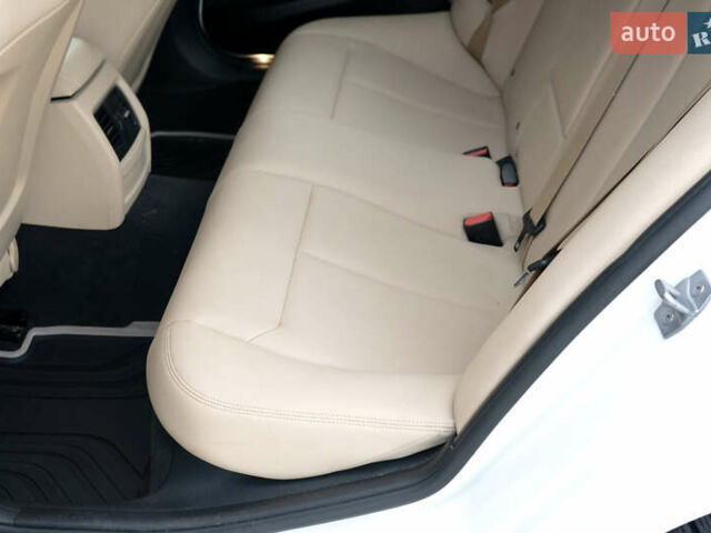 Белый БМВ 3 Серия, объемом двигателя 2 л и пробегом 105 тыс. км за 16100 $, фото 30 на Automoto.ua