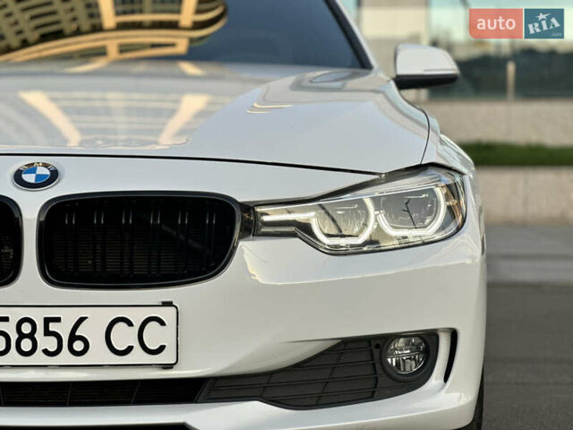 Белый БМВ 3 Серия, объемом двигателя 2 л и пробегом 60 тыс. км за 15900 $, фото 3 на Automoto.ua