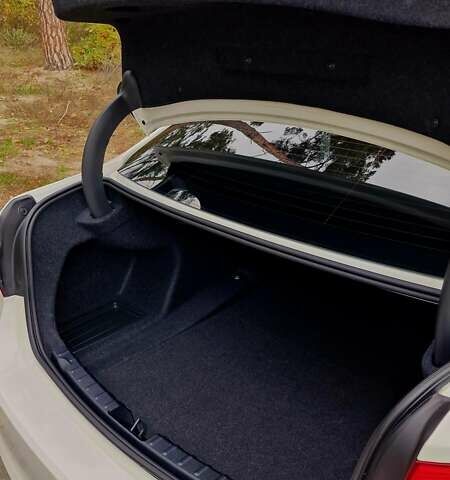 Білий БМВ 3 Серія, об'ємом двигуна 2 л та пробігом 119 тис. км за 16800 $, фото 12 на Automoto.ua