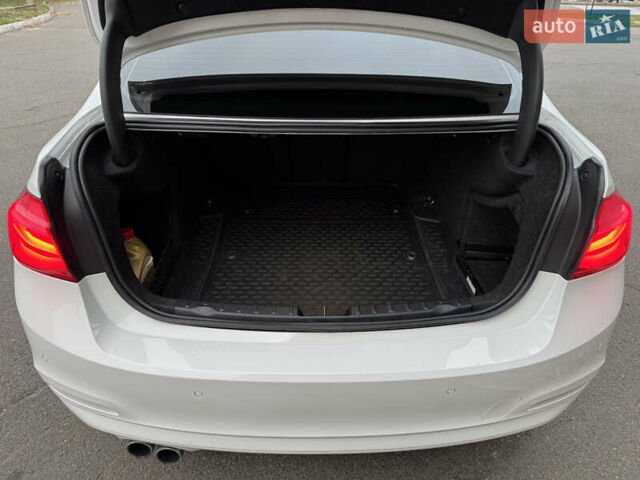 Белый БМВ 3 Серия, объемом двигателя 2 л и пробегом 103 тыс. км за 17900 $, фото 15 на Automoto.ua