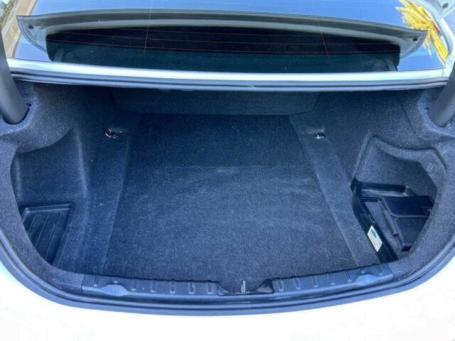 Білий БМВ 3 Серія, об'ємом двигуна 2 л та пробігом 48 тис. км за 17800 $, фото 9 на Automoto.ua