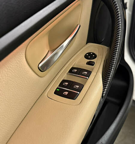 Білий БМВ 3 Серія, об'ємом двигуна 2 л та пробігом 137 тис. км за 13900 $, фото 8 на Automoto.ua