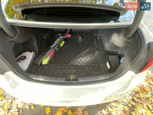 Белый БМВ 3 Серия, объемом двигателя 2 л и пробегом 97 тыс. км за 15500 $, фото 11 на Automoto.ua