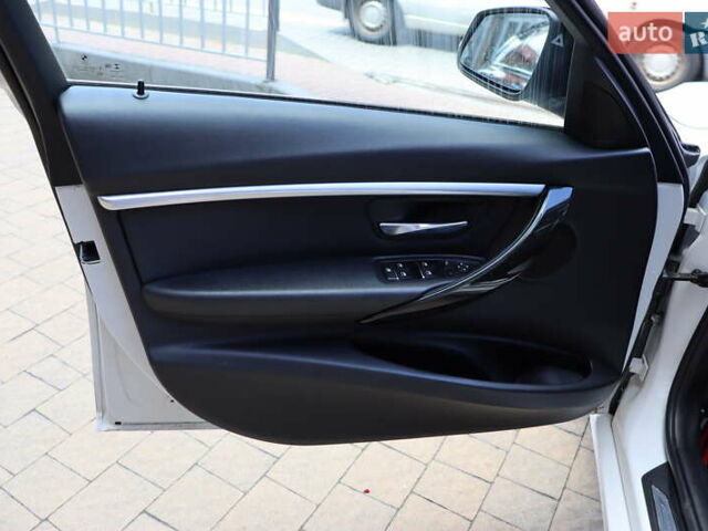 Белый БМВ 3 Серия, объемом двигателя 2 л и пробегом 74 тыс. км за 17900 $, фото 8 на Automoto.ua