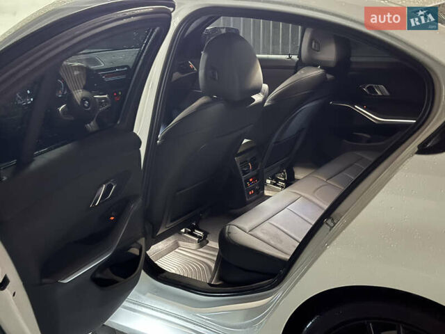 Білий БМВ 3 Серія, об'ємом двигуна 2 л та пробігом 68 тис. км за 29999 $, фото 19 на Automoto.ua