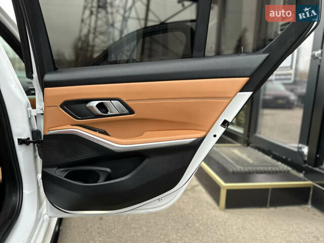 Білий БМВ 3 Серія, об'ємом двигуна 2 л та пробігом 69 тис. км за 30500 $, фото 22 на Automoto.ua