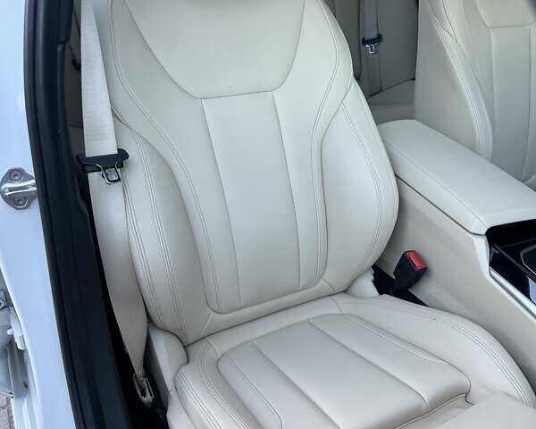 Білий БМВ 3 Серія, об'ємом двигуна 2 л та пробігом 205 тис. км за 25999 $, фото 35 на Automoto.ua