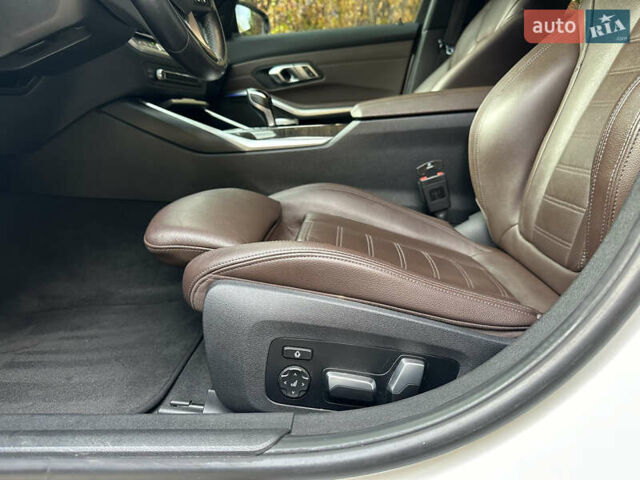 БМВ 3 Серия 2019 в Одессе на Automoto.ua Белый БМВ 3 Серия, объемом двигателя 2 л и пробегом 61 тыс. км за 35000 $, фото 14 на Automoto.ua